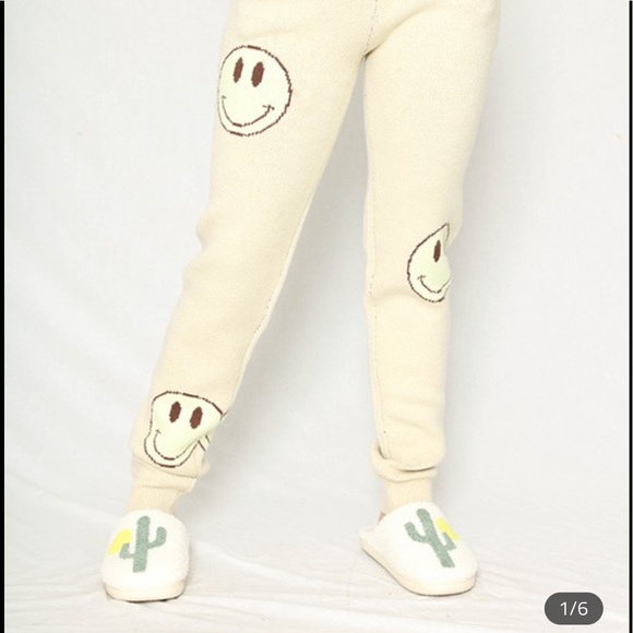 🌟SALE🌟Cactus Slippers - Picture 2 of 4